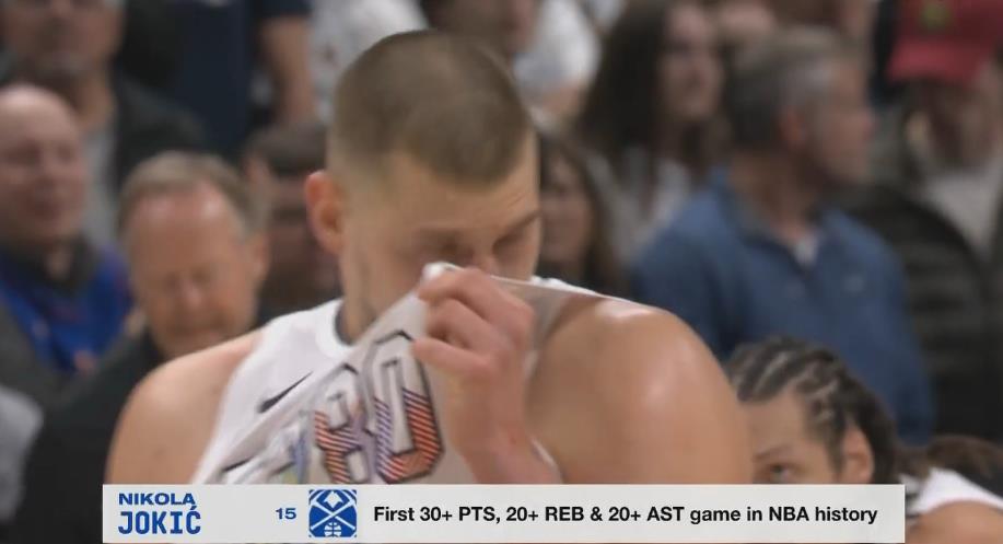  你貸款？轉播方字幕：約基奇30+20+20！NBA歷史首人！