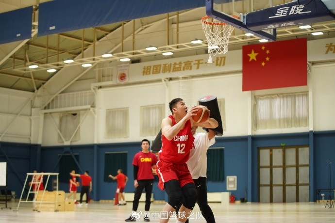  中國籃球之隊(duì)官博：大塊頭 大能量 祝李炎哲25歲生日快樂！