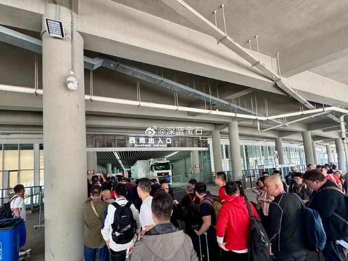  盛況空前！記者曬照：距離中澳之戰(zhàn)還有三小時，現(xiàn)場記者已超百名