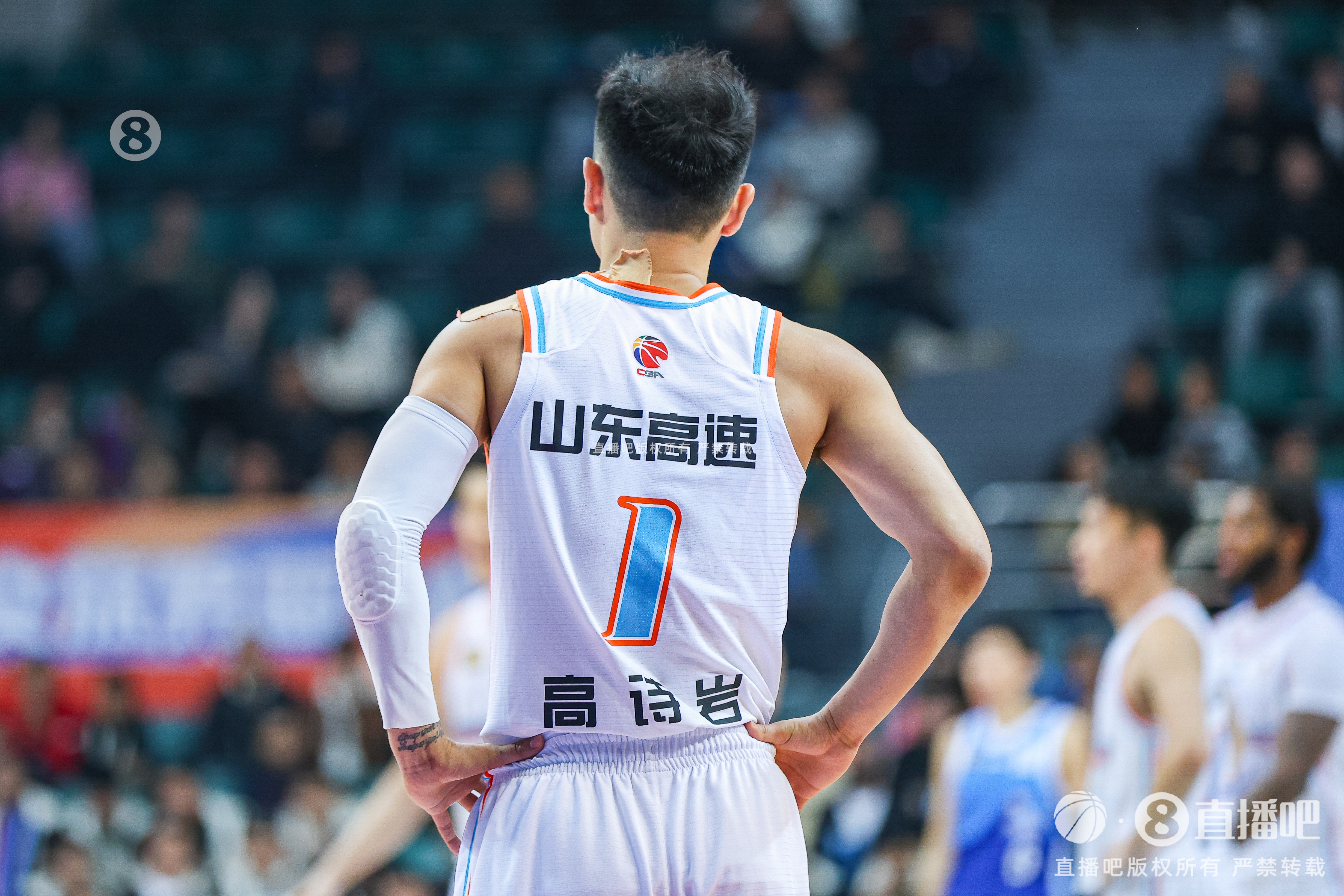  慢熱！首節(jié)山東落后四川1分 全隊首發(fā)5人單節(jié)合計僅拿到3分