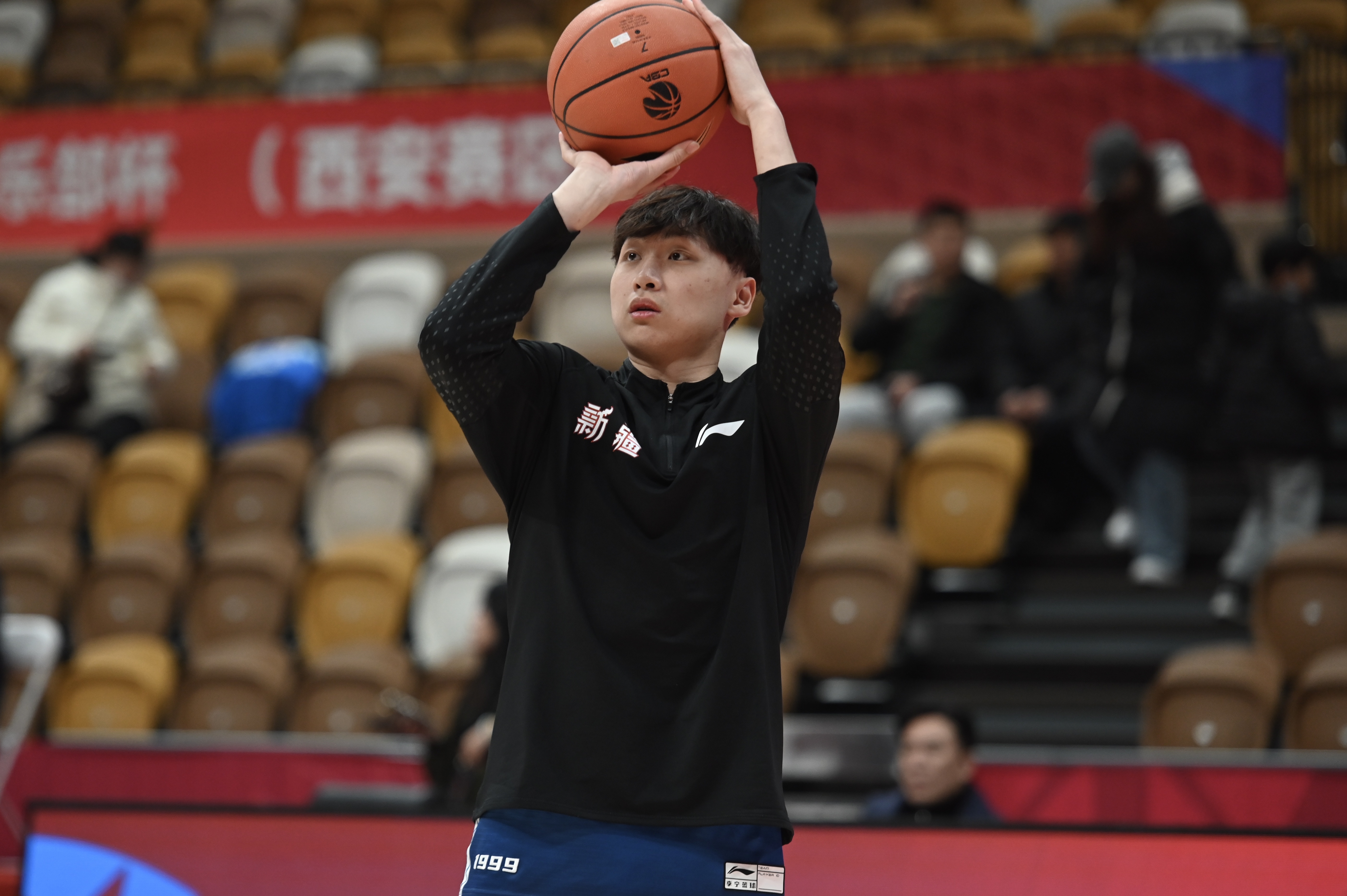  高效替補(bǔ)！齊麟7投4中&三分4中2 得到11分2板1帽